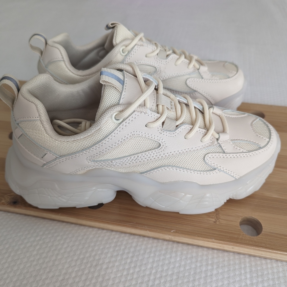 Berness Erika sneakers chunky sporty athletic shoes - Cream - size 6.